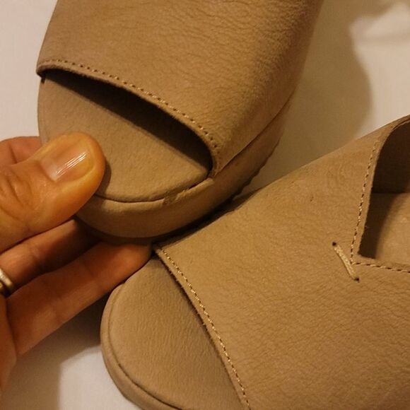 - Eileen fisher leather wedges size9.5 - Picture 7 of 8